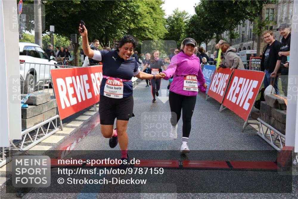 14.06.2026 - REWE Women's Run Strokosch-Dieckow http://msf.ph/oto/9787159 14.06.2026 10:13:29 Ziel 10186, 10297, 10366, 10507, 10887, 10948, 11257, 11282, 11362, 11458 meine-sportfotos.de
