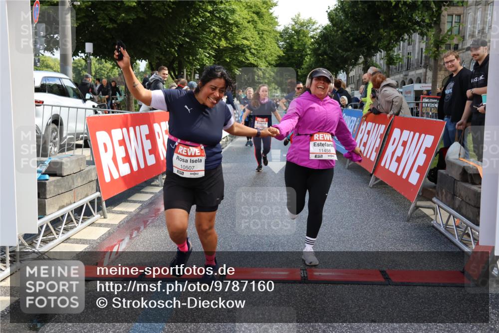 14.06.2026 - REWE Women's Run Strokosch-Dieckow http://msf.ph/oto/9787160 14.06.2026 10:13:29 Ziel 10186, 10297, 10366, 10507, 10887, 10948, 11257, 11282, 11362, 11458 meine-sportfotos.de