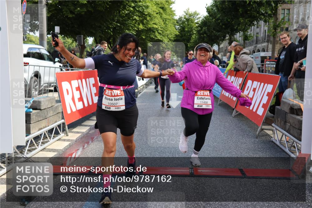 14.06.2026 - REWE Women's Run Strokosch-Dieckow http://msf.ph/oto/9787162 14.06.2026 10:13:29 Ziel 10186, 10297, 10366, 10507, 10887, 10948, 11257, 11282, 11362, 11458 meine-sportfotos.de