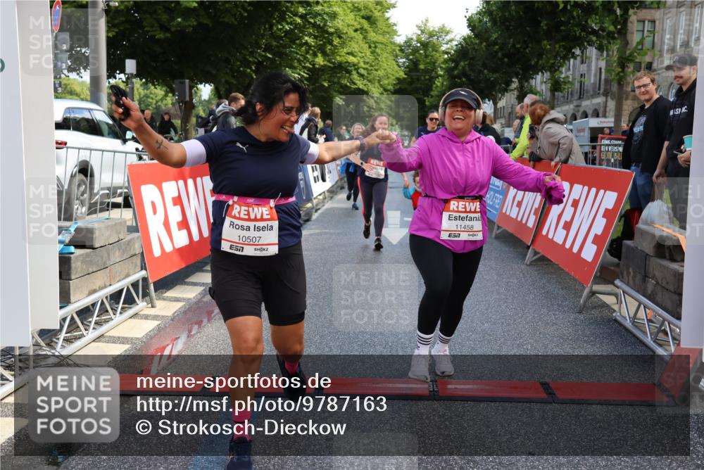 14.06.2026 - REWE Women's Run Strokosch-Dieckow http://msf.ph/oto/9787163 14.06.2026 10:13:29 Ziel 10186, 10297, 10366, 10507, 10887, 10948, 11257, 11282, 11362, 11458 meine-sportfotos.de
