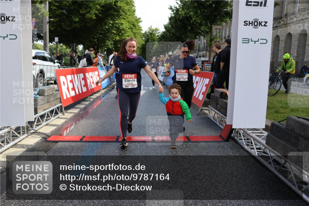 14.06.2026 - REWE Women's Run Strokosch-Dieckow http://msf.ph/oto/9787164 14.06.2026 10:13:32 Ziel 10507, 10688, 10909, 10948, 11257, 11362, 11457, 11458 meine-sportfotos.de