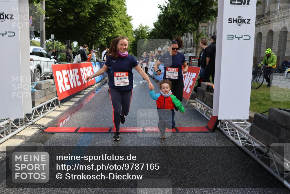14.06.2026 - REWE Women's Run Strokosch-Dieckow http://msf.ph/oto/9787165 14.06.2026 10:13:32 Ziel 10507, 10688, 10909, 10948, 11257, 11362, 11457, 11458 meine-sportfotos.de