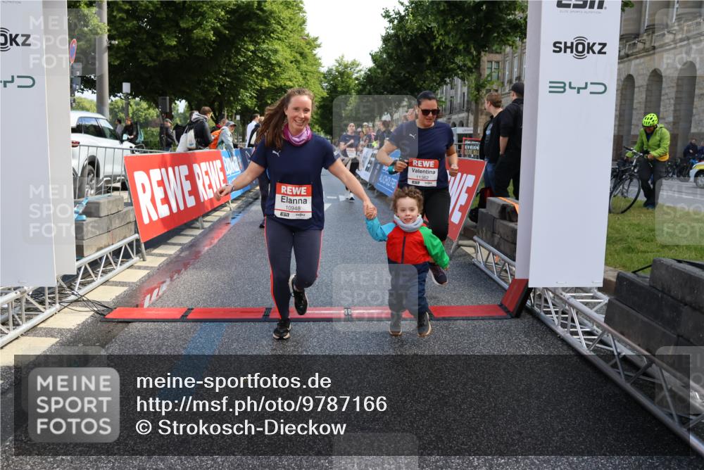 14.06.2026 - REWE Women's Run Strokosch-Dieckow http://msf.ph/oto/9787166 14.06.2026 10:13:32 Ziel 10507, 10688, 10909, 10948, 11257, 11362, 11457, 11458 meine-sportfotos.de