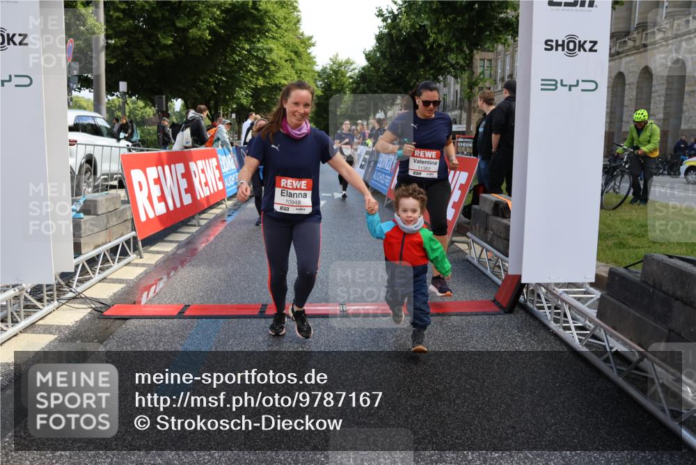 14.06.2026 - REWE Women's Run Strokosch-Dieckow http://msf.ph/oto/9787167 14.06.2026 10:13:32 Ziel 10507, 10688, 10909, 10948, 11257, 11362, 11457, 11458 meine-sportfotos.de