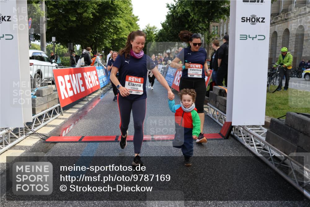 14.06.2026 - REWE Women's Run Strokosch-Dieckow http://msf.ph/oto/9787169 14.06.2026 10:13:32 Ziel 10507, 10688, 10909, 10948, 11257, 11362, 11457, 11458 meine-sportfotos.de