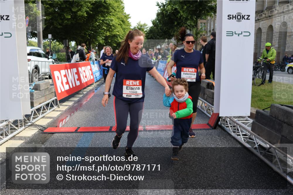 14.06.2026 - REWE Women's Run Strokosch-Dieckow http://msf.ph/oto/9787171 14.06.2026 10:13:32 Ziel 10507, 10688, 10909, 10948, 11257, 11362, 11457, 11458 meine-sportfotos.de