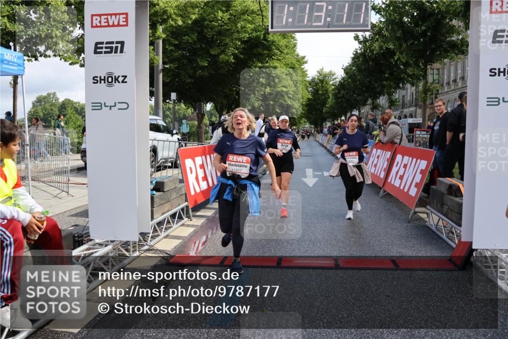 14.06.2026 - REWE Women's Run Strokosch-Dieckow http://msf.ph/oto/9787177 14.06.2026 10:13:34 Ziel 10507, 10688, 10909, 10948, 11257, 11362, 11457, 11458 meine-sportfotos.de