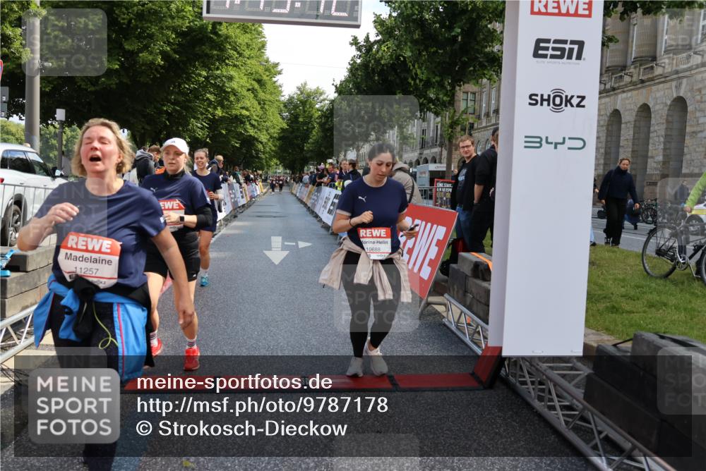 14.06.2026 - REWE Women's Run Strokosch-Dieckow http://msf.ph/oto/9787178 14.06.2026 10:13:35 Ziel 10507, 10688, 10909, 10948, 11257, 11362, 11457, 11458 meine-sportfotos.de