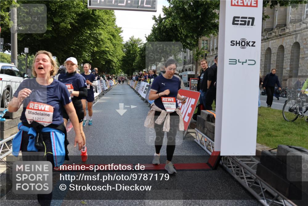 14.06.2026 - REWE Women's Run Strokosch-Dieckow http://msf.ph/oto/9787179 14.06.2026 10:13:35 Ziel 10507, 10688, 10909, 10948, 11257, 11362, 11457, 11458 meine-sportfotos.de