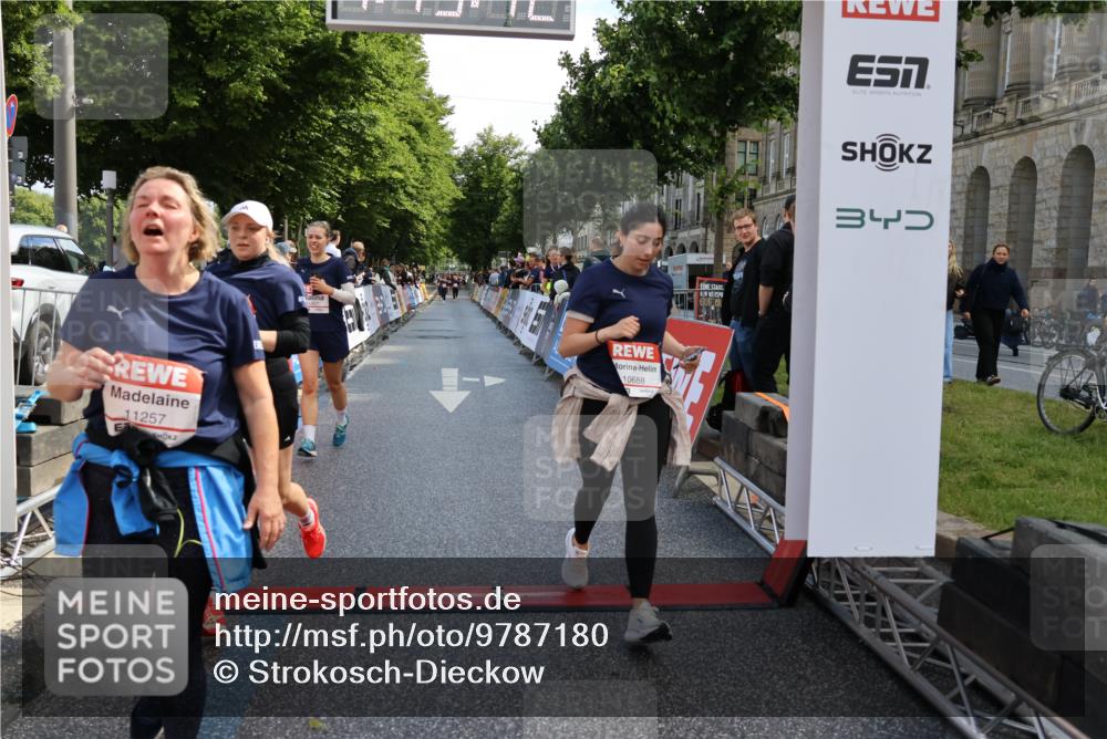 14.06.2026 - REWE Women's Run Strokosch-Dieckow http://msf.ph/oto/9787180 14.06.2026 10:13:35 Ziel 10507, 10688, 10909, 10948, 11257, 11362, 11457, 11458 meine-sportfotos.de