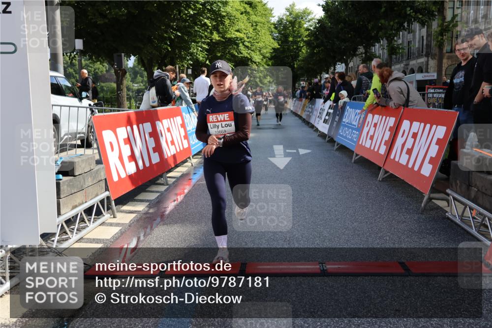 14.06.2026 - REWE Women's Run Strokosch-Dieckow http://msf.ph/oto/9787181 14.06.2026 10:13:52 Ziel 10668 meine-sportfotos.de