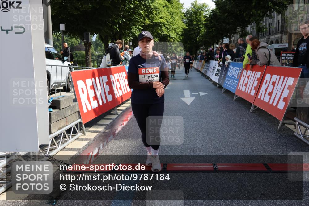 14.06.2026 - REWE Women's Run Strokosch-Dieckow http://msf.ph/oto/9787184 14.06.2026 10:13:52 Ziel 10668 meine-sportfotos.de