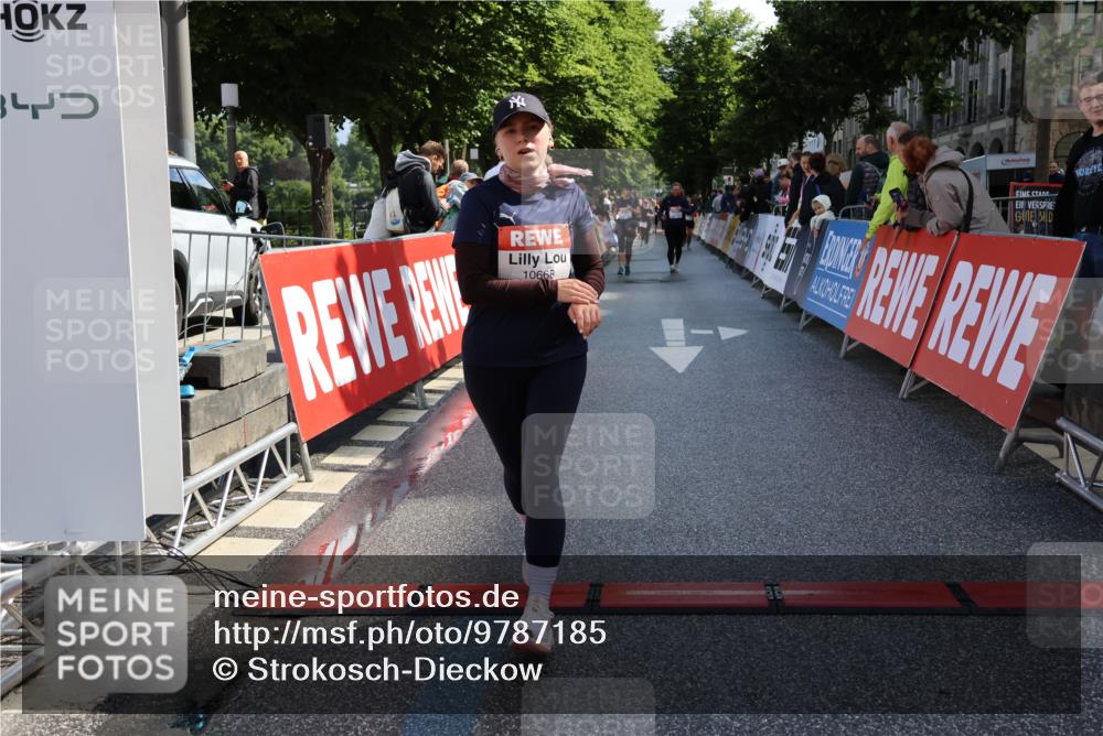 14.06.2026 - REWE Women's Run Strokosch-Dieckow http://msf.ph/oto/9787185 14.06.2026 10:13:52 Ziel 10668 meine-sportfotos.de