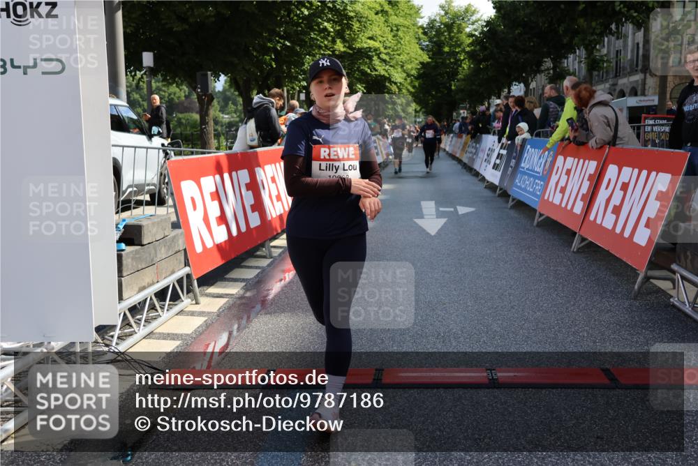 14.06.2026 - REWE Women's Run Strokosch-Dieckow http://msf.ph/oto/9787186 14.06.2026 10:13:52 Ziel 10668 meine-sportfotos.de