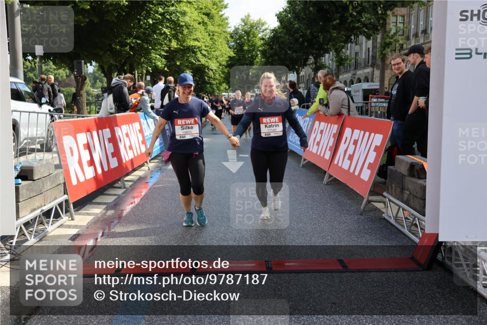 14.06.2026 - REWE Women's Run Strokosch-Dieckow http://msf.ph/oto/9787187 14.06.2026 10:14:00 Ziel 10384, 10625, 10668, 11149 meine-sportfotos.de