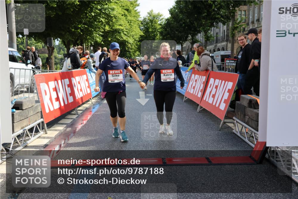 14.06.2026 - REWE Women's Run Strokosch-Dieckow http://msf.ph/oto/9787188 14.06.2026 10:14:00 Ziel 10384, 10625, 10668, 11149 meine-sportfotos.de