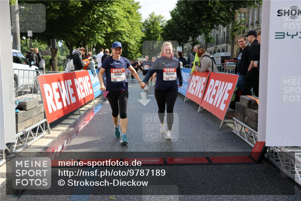14.06.2026 - REWE Women's Run Strokosch-Dieckow http://msf.ph/oto/9787189 14.06.2026 10:14:00 Ziel 10384, 10625, 10668, 11149 meine-sportfotos.de