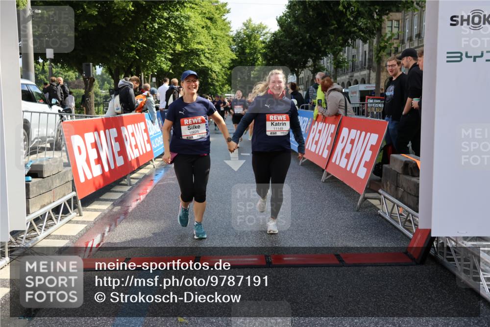 14.06.2026 - REWE Women's Run Strokosch-Dieckow http://msf.ph/oto/9787191 14.06.2026 10:14:01 Ziel 10384, 10625, 11149 meine-sportfotos.de