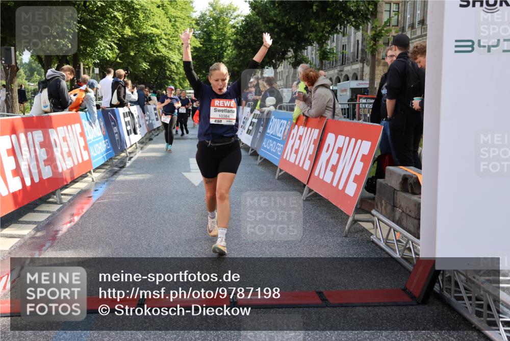 14.06.2026 - REWE Women's Run Strokosch-Dieckow http://msf.ph/oto/9787198 14.06.2026 10:14:04 Ziel 10384, 10555, 10625, 11149 meine-sportfotos.de