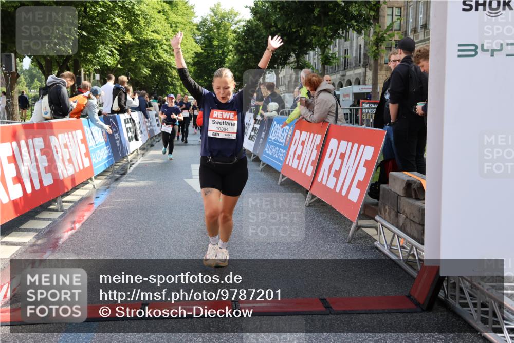 14.06.2026 - REWE Women's Run Strokosch-Dieckow http://msf.ph/oto/9787201 14.06.2026 10:14:04 Ziel 10384, 10555, 10625, 11149 meine-sportfotos.de