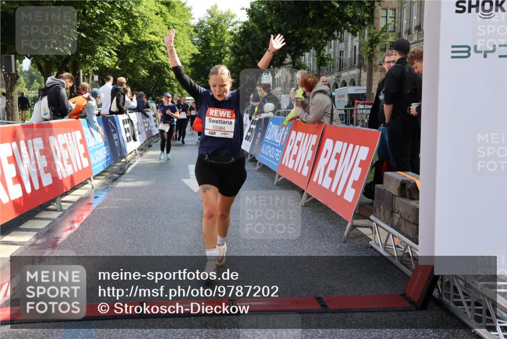 14.06.2026 - REWE Women's Run Strokosch-Dieckow http://msf.ph/oto/9787202 14.06.2026 10:14:04 Ziel 10384, 10555, 10625, 11149 meine-sportfotos.de