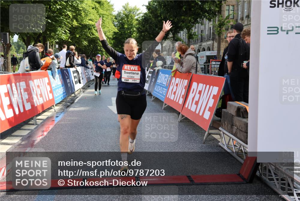 14.06.2026 - REWE Women's Run Strokosch-Dieckow http://msf.ph/oto/9787203 14.06.2026 10:14:05 Ziel 10384, 10555, 10625, 11149, 11251 meine-sportfotos.de