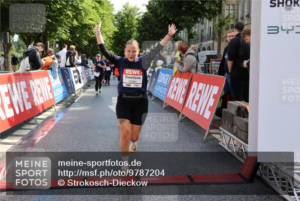 14.06.2026 - REWE Women's Run Strokosch-Dieckow http://msf.ph/oto/9787204 14.06.2026 10:14:05 Ziel 10384, 10555, 10625, 11149, 11251 meine-sportfotos.de