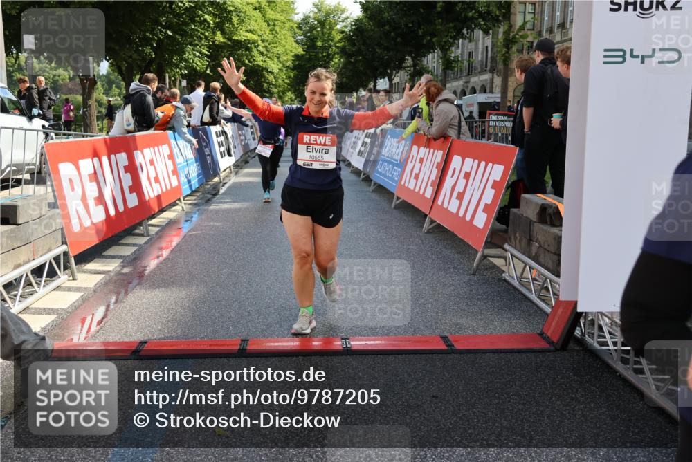 14.06.2026 - REWE Women's Run Strokosch-Dieckow http://msf.ph/oto/9787205 14.06.2026 10:14:06 Ziel 10384, 10555, 10625, 11149, 11251 meine-sportfotos.de