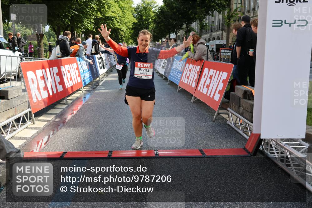 14.06.2026 - REWE Women's Run Strokosch-Dieckow http://msf.ph/oto/9787206 14.06.2026 10:14:06 Ziel 10384, 10555, 10625, 11149, 11251 meine-sportfotos.de