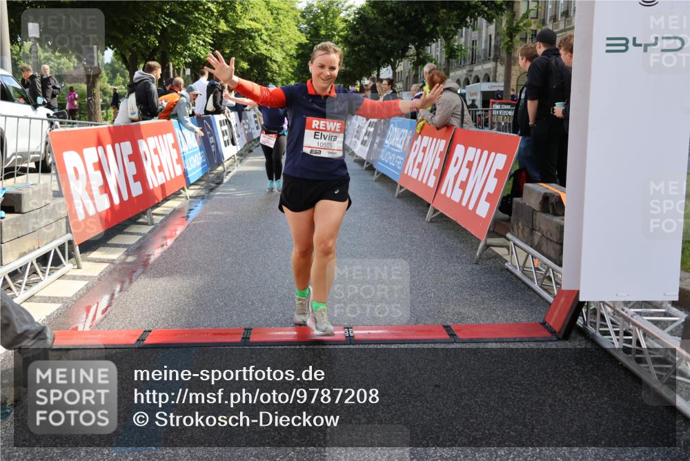 14.06.2026 - REWE Women's Run Strokosch-Dieckow http://msf.ph/oto/9787208 14.06.2026 10:14:06 Ziel 10384, 10555, 10625, 11149, 11251 meine-sportfotos.de