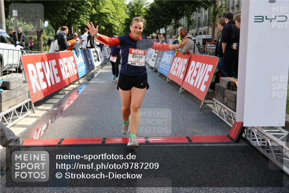 14.06.2026 - REWE Women's Run Strokosch-Dieckow http://msf.ph/oto/9787209 14.06.2026 10:14:06 Ziel 10384, 10555, 10625, 11149, 11251 meine-sportfotos.de