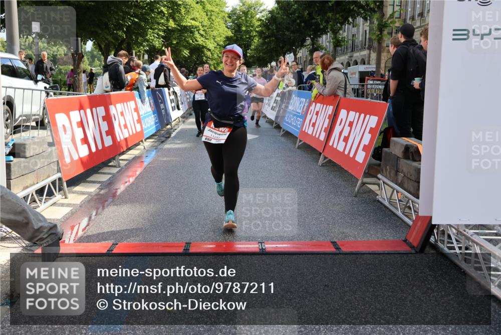 14.06.2026 - REWE Women's Run Strokosch-Dieckow http://msf.ph/oto/9787211 14.06.2026 10:14:09 Ziel 10040, 10241, 10384, 10555, 10596, 11149, 11251, 11445 meine-sportfotos.de