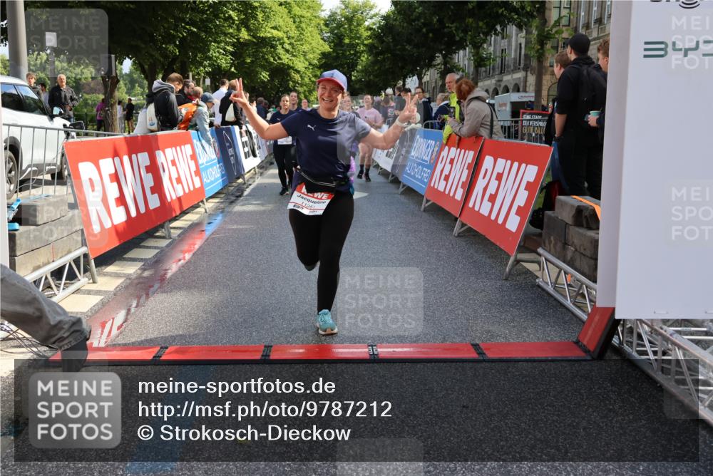 14.06.2026 - REWE Women's Run Strokosch-Dieckow http://msf.ph/oto/9787212 14.06.2026 10:14:09 Ziel 10040, 10241, 10384, 10555, 10596, 11149, 11251, 11445 meine-sportfotos.de
