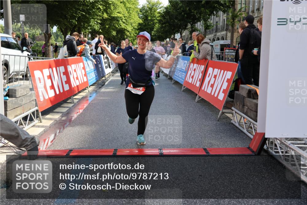 14.06.2026 - REWE Women's Run Strokosch-Dieckow http://msf.ph/oto/9787213 14.06.2026 10:14:09 Ziel 10040, 10241, 10384, 10555, 10596, 11149, 11251, 11445 meine-sportfotos.de