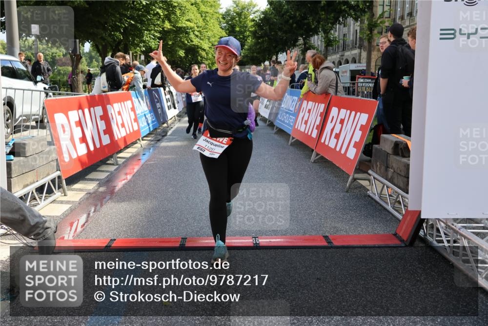 14.06.2026 - REWE Women's Run Strokosch-Dieckow http://msf.ph/oto/9787217 14.06.2026 10:14:09 Ziel 10040, 10241, 10384, 10555, 10596, 11149, 11251, 11445 meine-sportfotos.de
