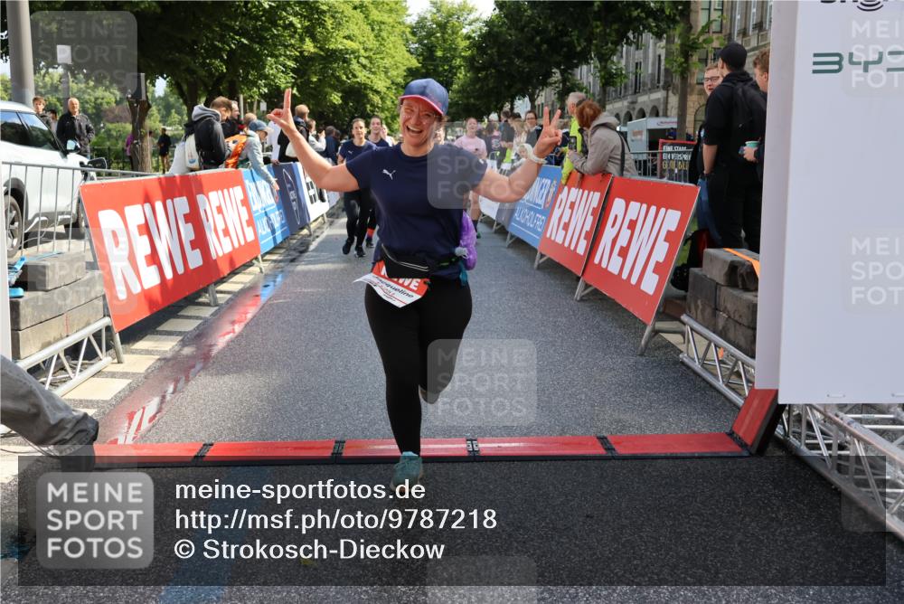 14.06.2026 - REWE Women's Run Strokosch-Dieckow http://msf.ph/oto/9787218 14.06.2026 10:14:09 Ziel 10040, 10241, 10384, 10555, 10596, 11149, 11251, 11445 meine-sportfotos.de