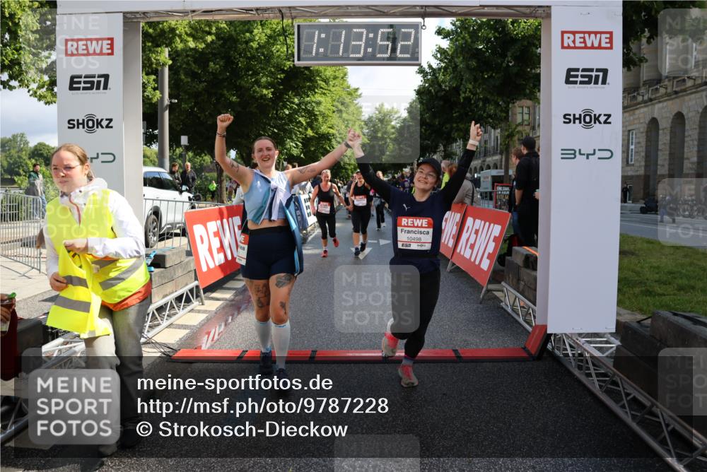 14.06.2026 - REWE Women's Run Strokosch-Dieckow http://msf.ph/oto/9787228 14.06.2026 10:14:14 Ziel 10040, 10241, 10321, 10452, 10458, 10498, 10536, 10555, 10596, 10711, 11251, 11445 meine-sportfotos.de