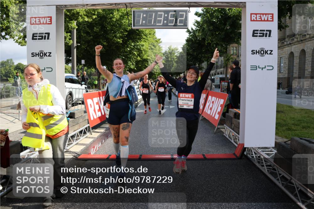 14.06.2026 - REWE Women's Run Strokosch-Dieckow http://msf.ph/oto/9787229 14.06.2026 10:14:14 Ziel 10040, 10241, 10321, 10452, 10458, 10498, 10536, 10555, 10596, 10711, 11251, 11445 meine-sportfotos.de