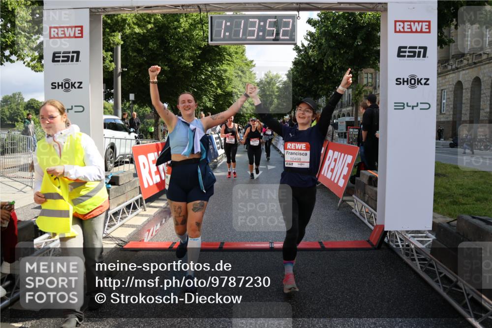 14.06.2026 - REWE Women's Run Strokosch-Dieckow http://msf.ph/oto/9787230 14.06.2026 10:14:14 Ziel 10040, 10241, 10321, 10452, 10458, 10498, 10536, 10555, 10596, 10711, 11251, 11445 meine-sportfotos.de
