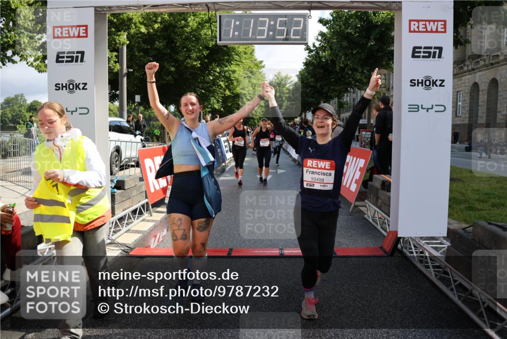 14.06.2026 - REWE Women's Run Strokosch-Dieckow http://msf.ph/oto/9787232 14.06.2026 10:14:15 Ziel 10040, 10241, 10321, 10452, 10458, 10498, 10536, 10596, 10711, 11251, 11445 meine-sportfotos.de