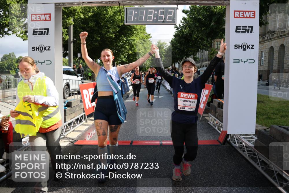 14.06.2026 - REWE Women's Run Strokosch-Dieckow http://msf.ph/oto/9787233 14.06.2026 10:14:15 Ziel 10040, 10241, 10321, 10452, 10458, 10498, 10536, 10596, 10711, 11251, 11445 meine-sportfotos.de