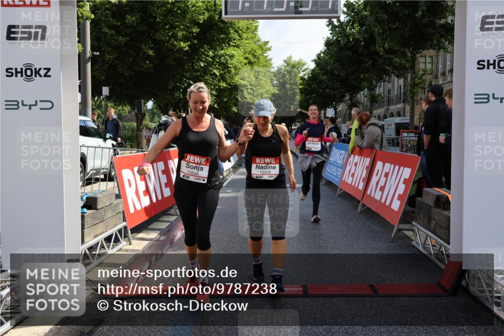 14.06.2026 - REWE Women's Run Strokosch-Dieckow http://msf.ph/oto/9787238 14.06.2026 10:14:17 Ziel 10040, 10241, 10321, 10336, 10452, 10458, 10498, 10536, 10596, 10711, 11251, 11445 meine-sportfotos.de
