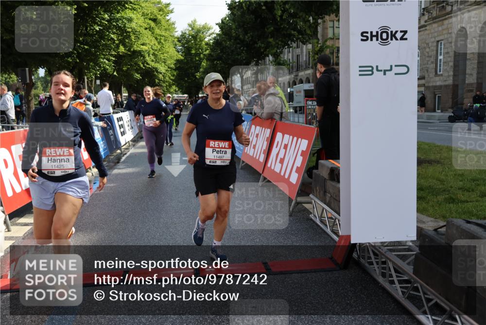 14.06.2026 - REWE Women's Run Strokosch-Dieckow http://msf.ph/oto/9787242 14.06.2026 10:14:22 Ziel 10321, 10336, 10452, 10458, 10498, 10536, 10711, 11295, 11425, 11497 meine-sportfotos.de