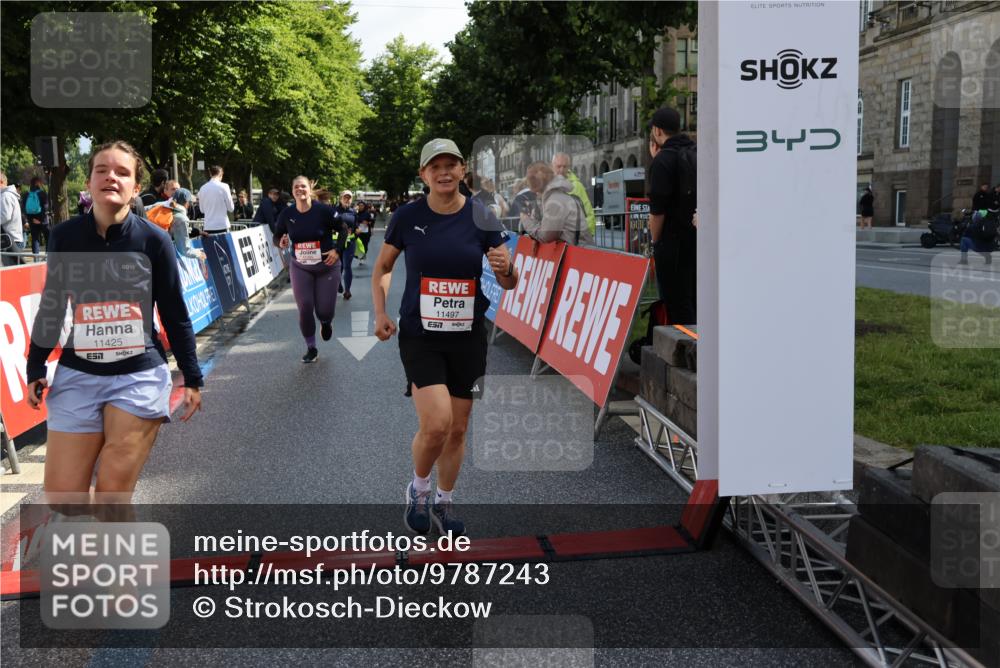 14.06.2026 - REWE Women's Run Strokosch-Dieckow http://msf.ph/oto/9787243 14.06.2026 10:14:22 Ziel 10321, 10336, 10452, 10458, 10498, 10536, 10711, 11295, 11425, 11497 meine-sportfotos.de