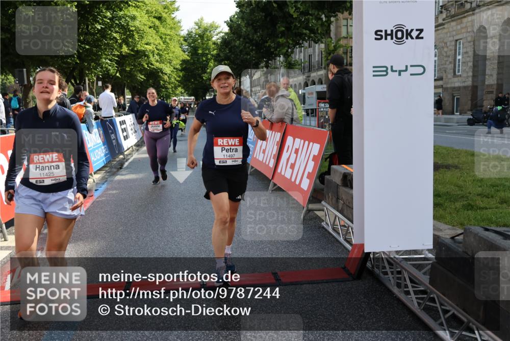 14.06.2026 - REWE Women's Run Strokosch-Dieckow http://msf.ph/oto/9787244 14.06.2026 10:14:22 Ziel 10321, 10336, 10452, 10458, 10498, 10536, 10711, 11295, 11425, 11497 meine-sportfotos.de