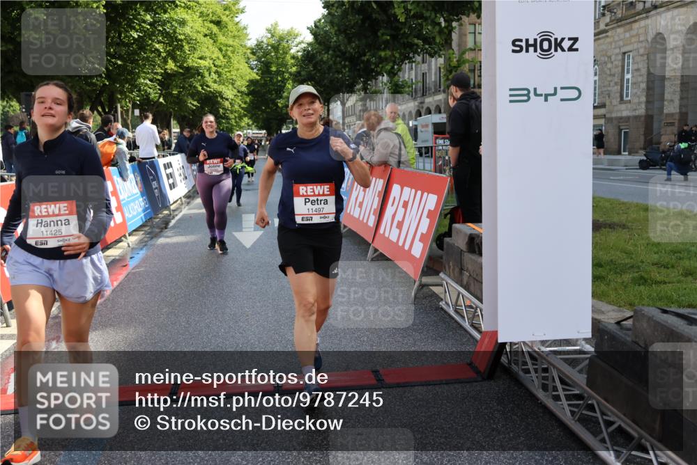 14.06.2026 - REWE Women's Run Strokosch-Dieckow http://msf.ph/oto/9787245 14.06.2026 10:14:22 Ziel 10321, 10336, 10452, 10458, 10498, 10536, 10711, 11295, 11425, 11497 meine-sportfotos.de