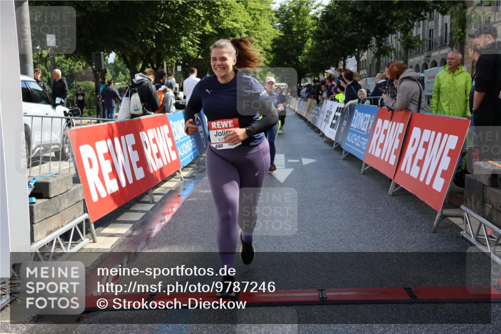 14.06.2026 - REWE Women's Run Strokosch-Dieckow http://msf.ph/oto/9787246 14.06.2026 10:14:24 Ziel 10336, 10452, 10458, 10536, 10696, 10711, 11295, 11425, 11497 meine-sportfotos.de