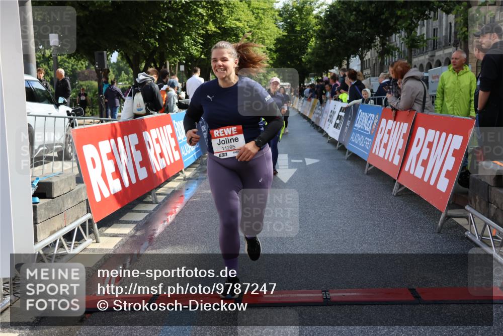 14.06.2026 - REWE Women's Run Strokosch-Dieckow http://msf.ph/oto/9787247 14.06.2026 10:14:24 Ziel 10336, 10452, 10458, 10536, 10696, 10711, 11295, 11425, 11497 meine-sportfotos.de