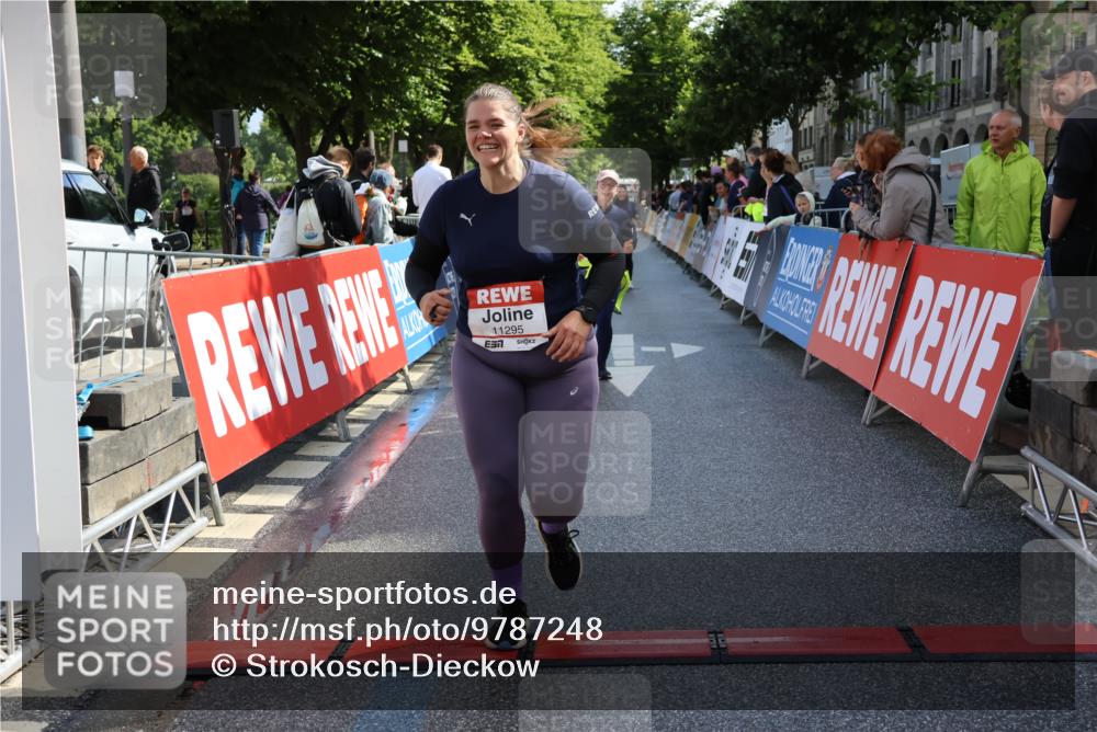 14.06.2026 - REWE Women's Run Strokosch-Dieckow http://msf.ph/oto/9787248 14.06.2026 10:14:24 Ziel 10336, 10452, 10458, 10536, 10696, 10711, 11295, 11425, 11497 meine-sportfotos.de
