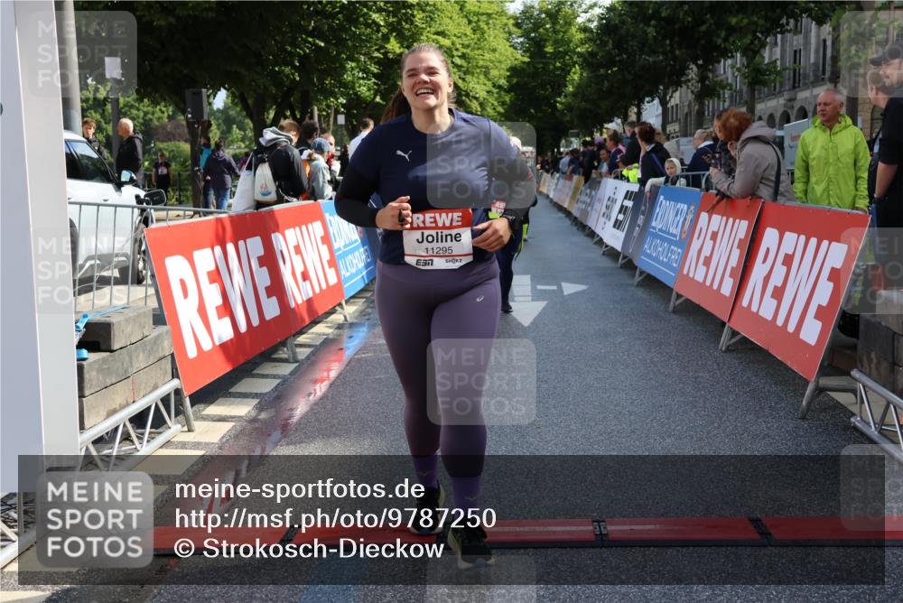 14.06.2026 - REWE Women's Run Strokosch-Dieckow http://msf.ph/oto/9787250 14.06.2026 10:14:24 Ziel 10336, 10452, 10458, 10536, 10696, 10711, 11295, 11425, 11497 meine-sportfotos.de